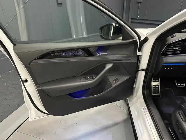 Volkswagen Passat view 14