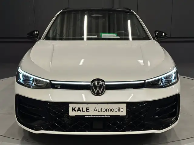 Volkswagen Passat view 8