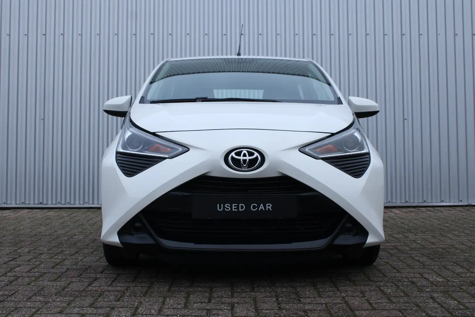 Toyota Aygo 1.0 VVT-i x-play | Achteruitrijcamera | Apple Carp Blanc - 2
