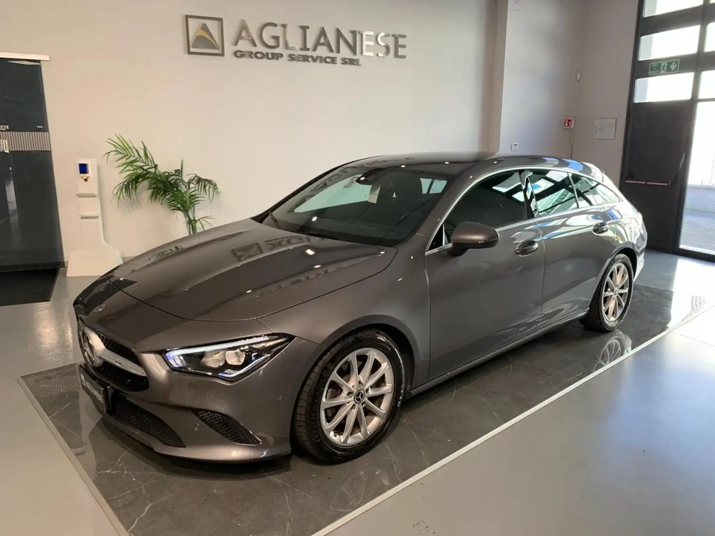 Mercedes-Benz CLA 180 d Automatic Shooting Brake Executive Grau - 1