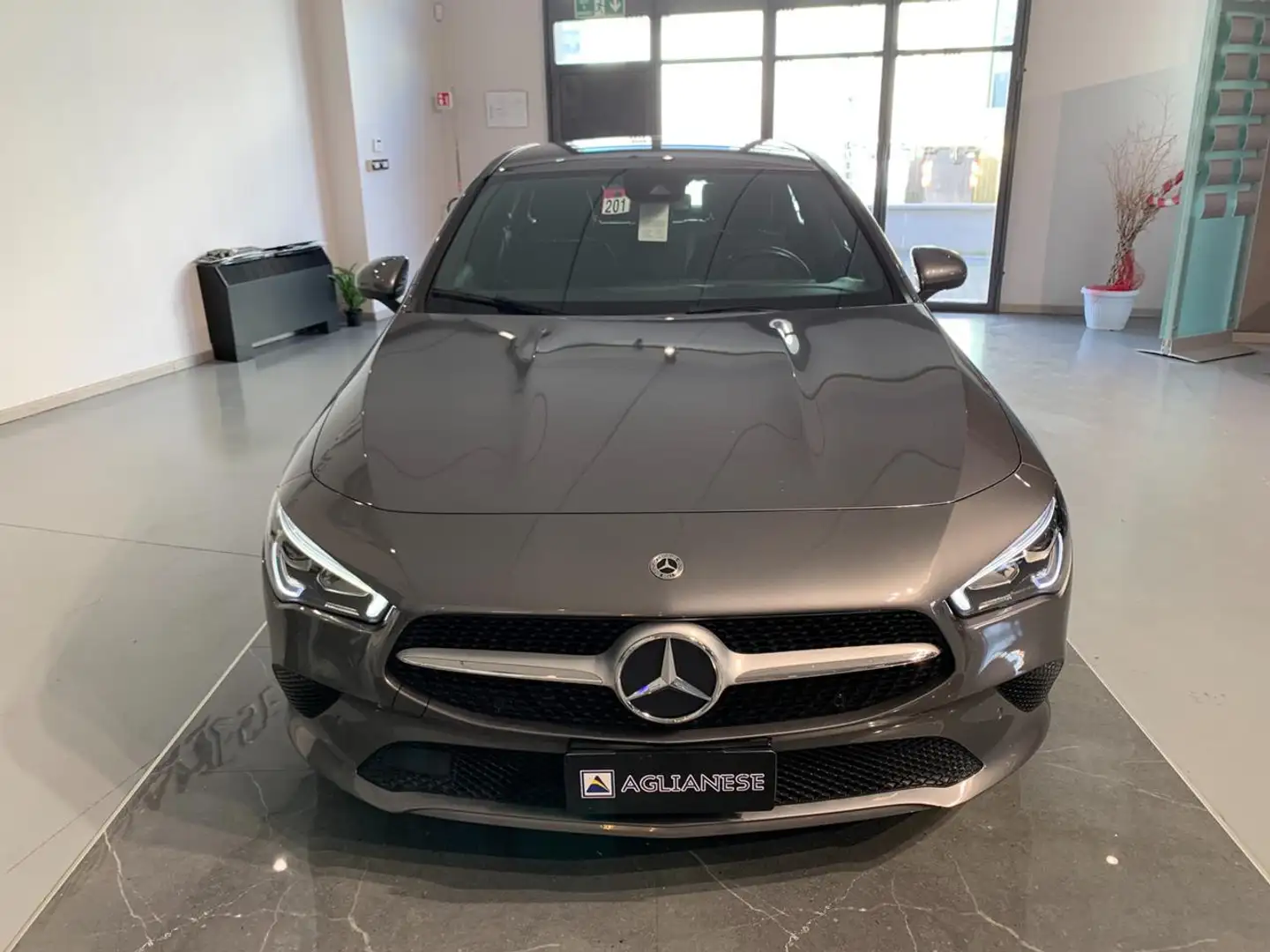 Mercedes-Benz CLA 180 d Automatic Shooting Brake Executive Grau - 2