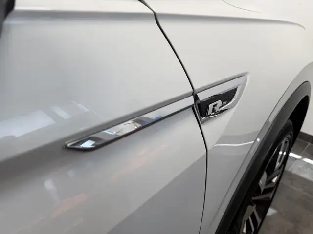Volkswagen Tiguan view 4