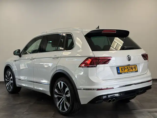 Volkswagen Tiguan view 3