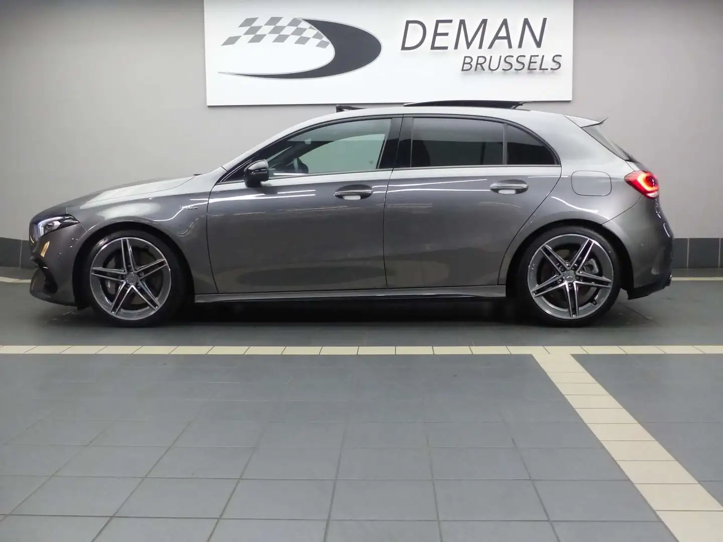 Mercedes-Benz A 45 AMG 4-Matic+ * Toit pano * LED Multi * Burmester Grau - 2