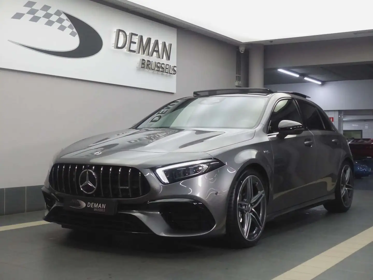 Mercedes-Benz A 45 AMG 4-Matic+ * Toit pano * LED Multi * Burmester Grau - 1
