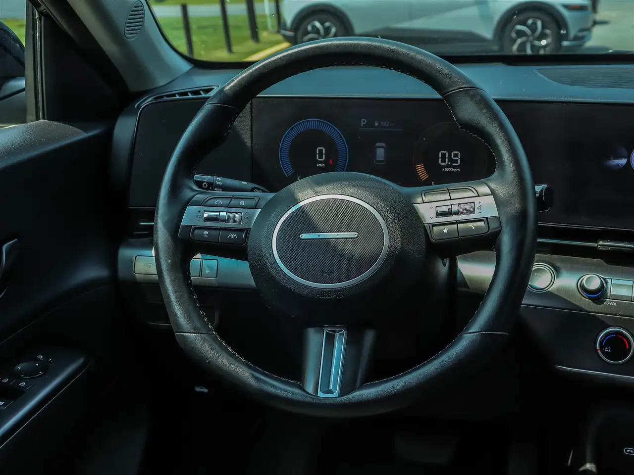 Hyundai KONA снимка Hyundai KONA