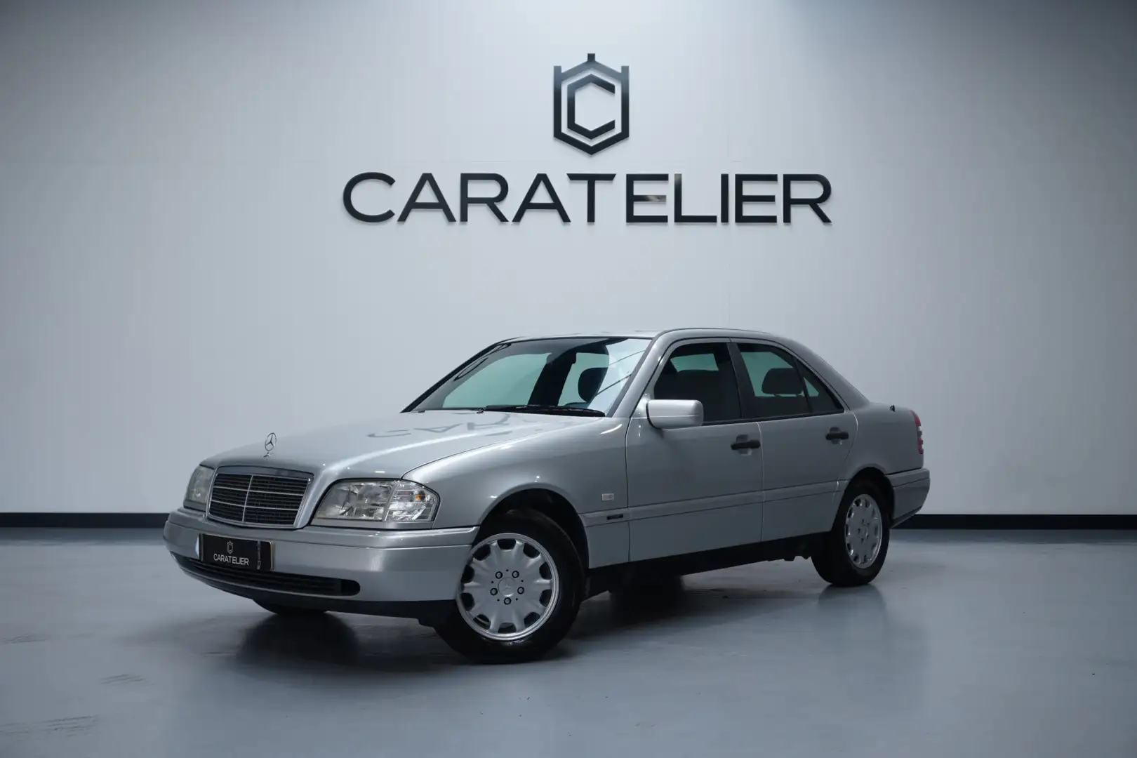 Mercedes-Benz C 180 Classic / 1e eigenaar / 71dkm / Top conditie Grijs - 1