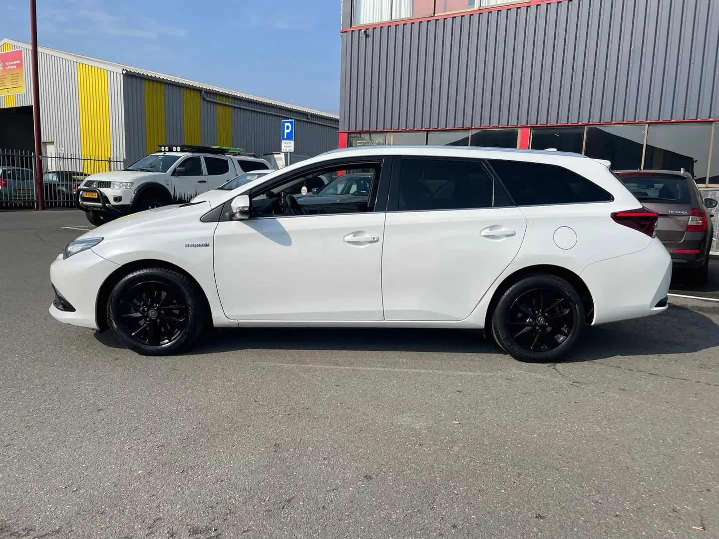 Toyota Auris Touring Sports 1.8 Hybrid Lease / AUTOMAAT / NAP / Wit - 2