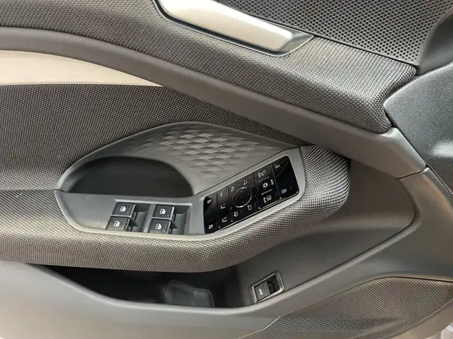 Audi A6 view 8