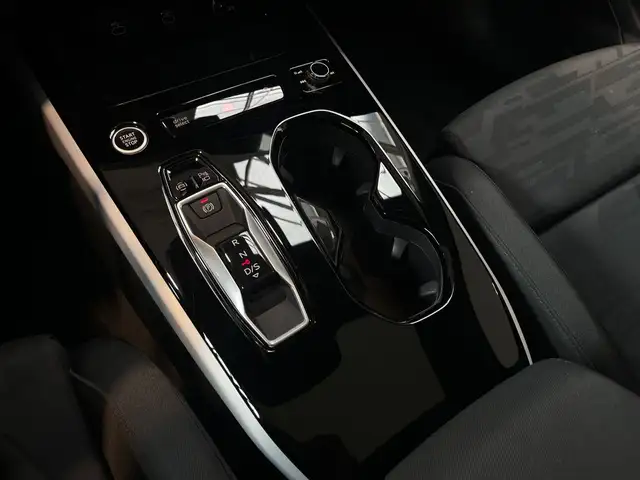 Audi A6 view 11