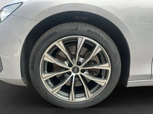 Audi A6 view 7
