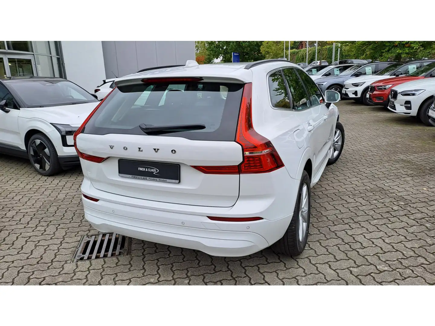 Volvo XC60 B4 Momentum Pro Weiß - 2