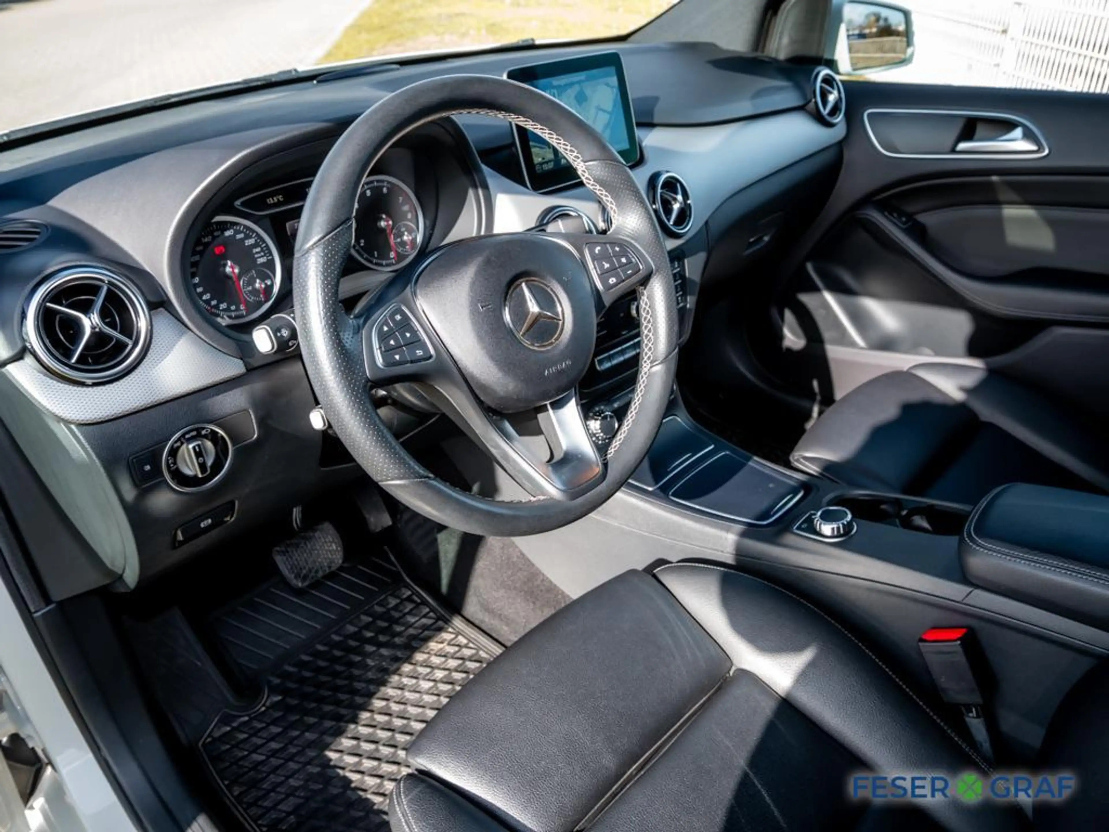 Mercedes-Benz B 220 220 Urban 4Matic Navi/Sthzg/LED/Kamera — photo 3