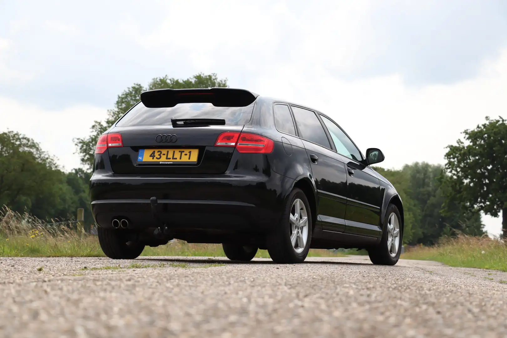 Audi A3 1.4 TFSI Attr. PL B Zwart - 2