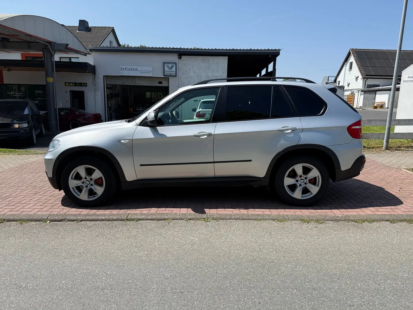 BMW X5 3.0d Navi AHK Panorama Xenon HU AU 07/2026 Silber - 2