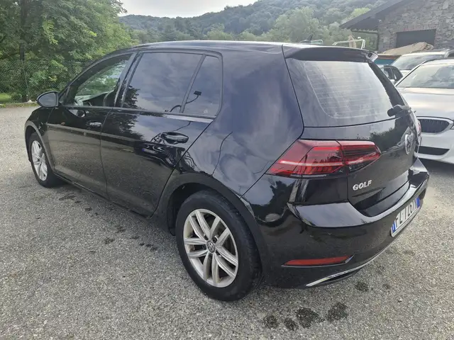 Volkswagen Golf view 4