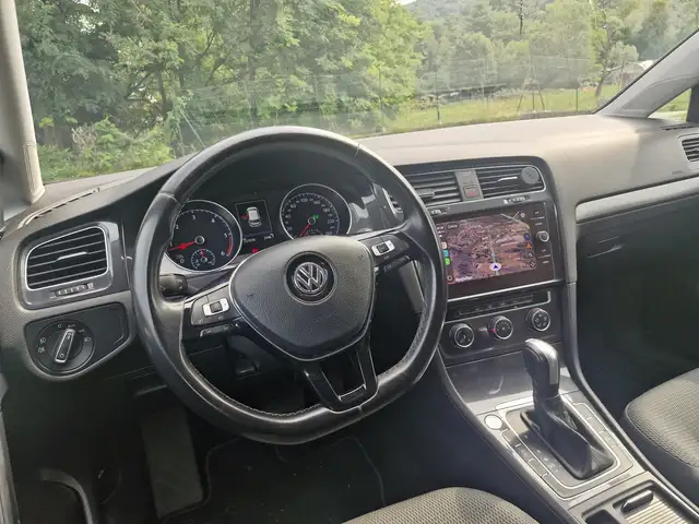 Volkswagen Golf view 13