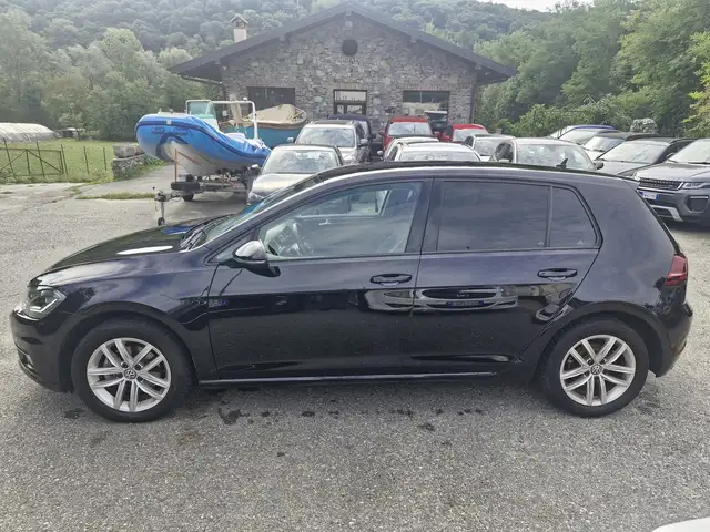Volkswagen Golf view 3