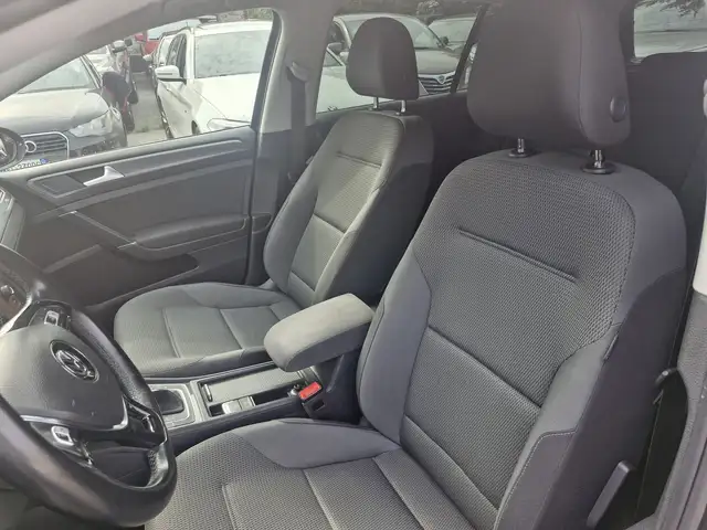 Volkswagen Golf view 12