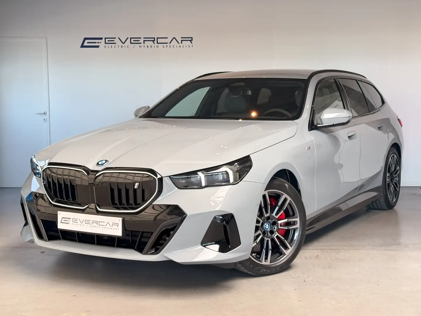 BMW i5 Touring 83.9 kW eDrive40 Grijs - 1