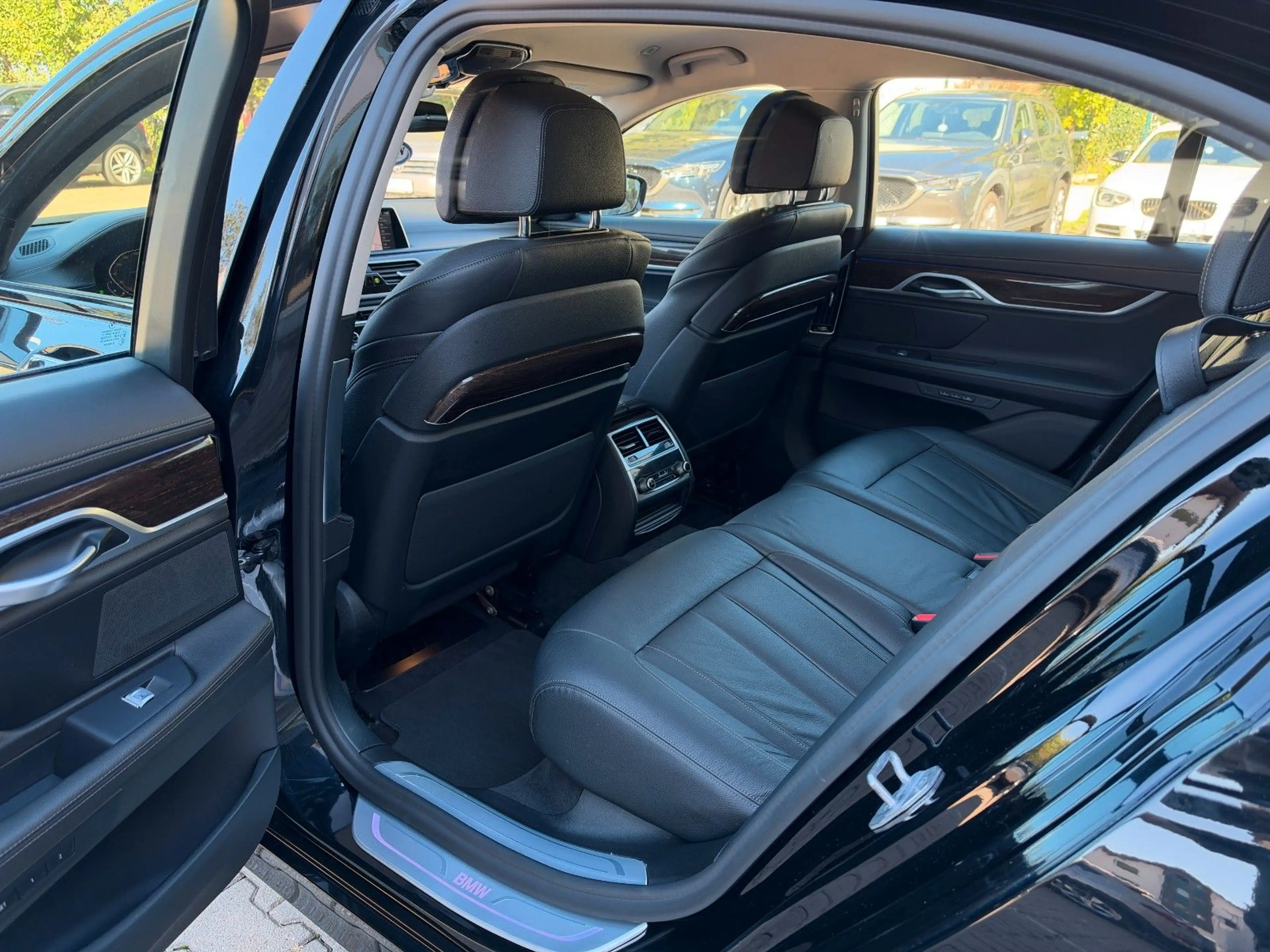 BMW 730 d xDrive *21"*Laser*HUD*Softclose*Massage* — photo 8