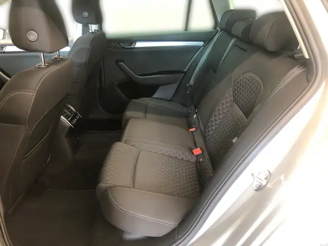 Skoda Superb view 7