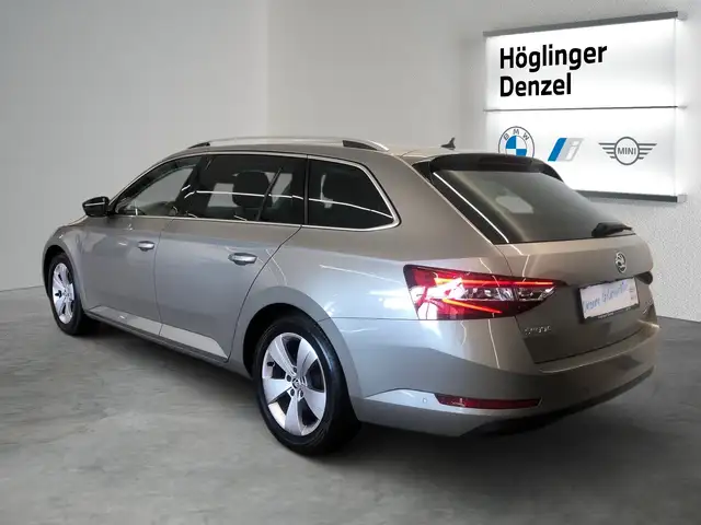 Skoda Superb view 10