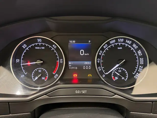 Skoda Superb view 4