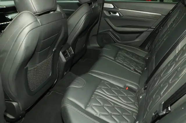 Peugeot 508 SW view 9