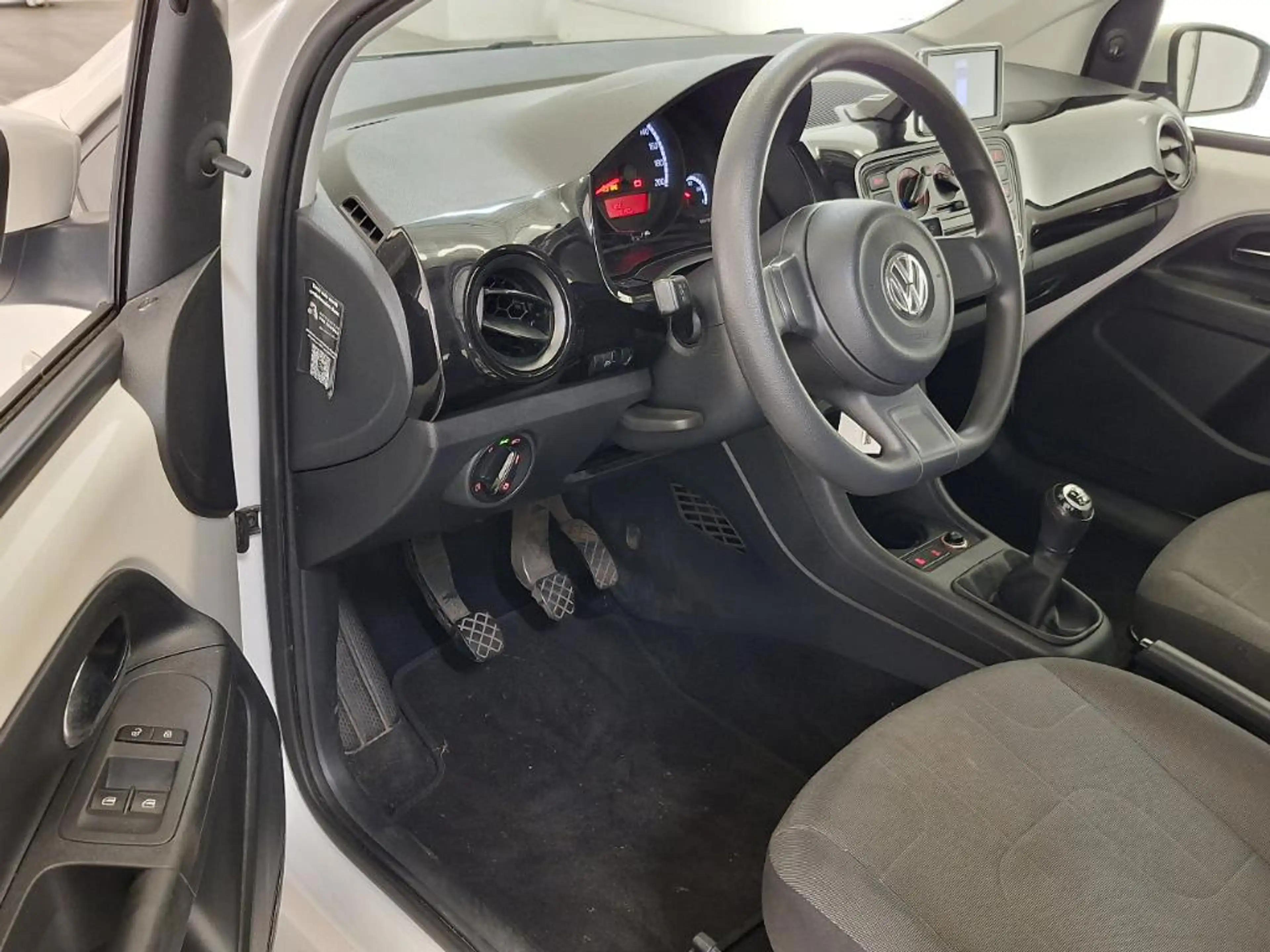 Volkswagen up! 1.0 move up! BlueMotion — photo 9