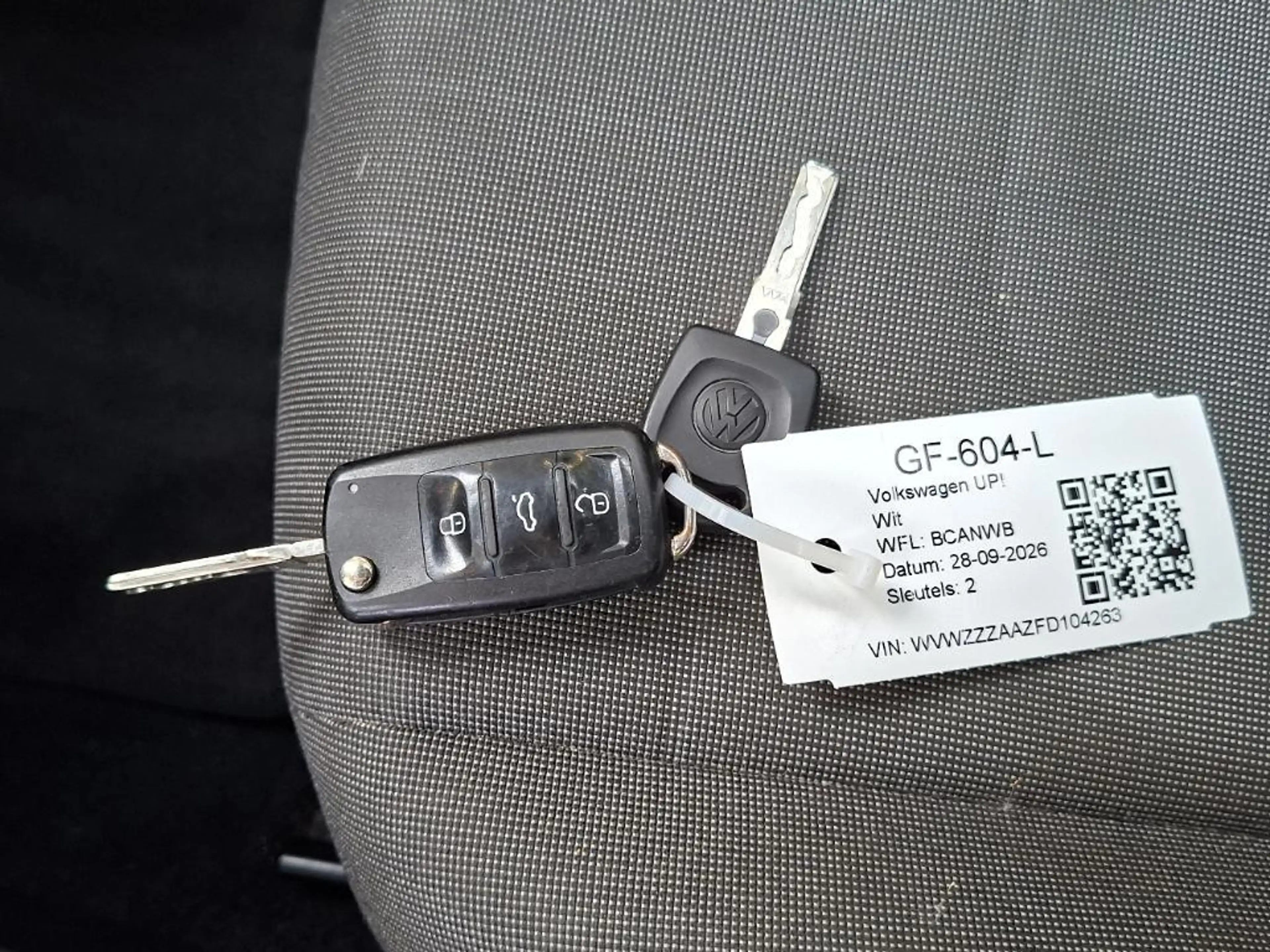 Volkswagen up! 1.0 move up! BlueMotion — photo 15