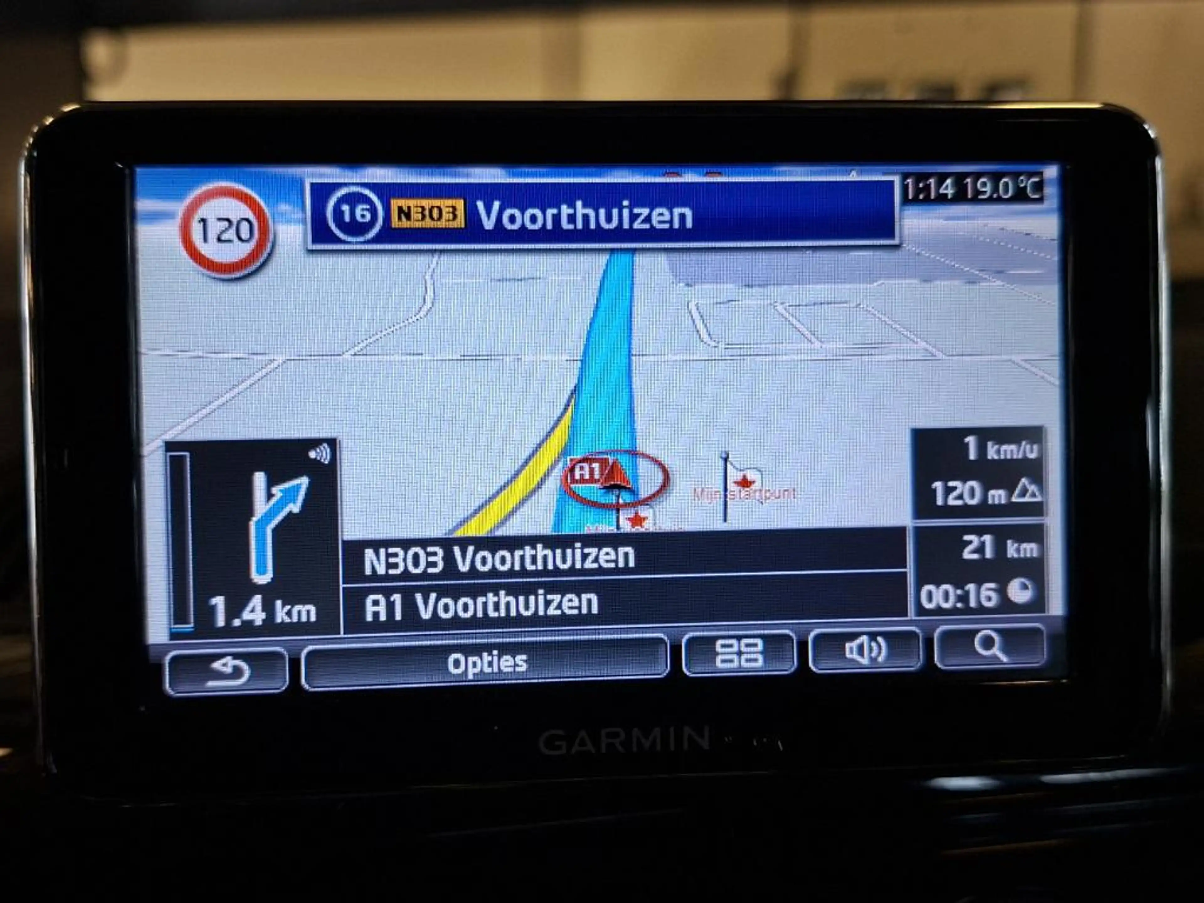 Volkswagen up! 1.0 move up! BlueMotion — photo 12