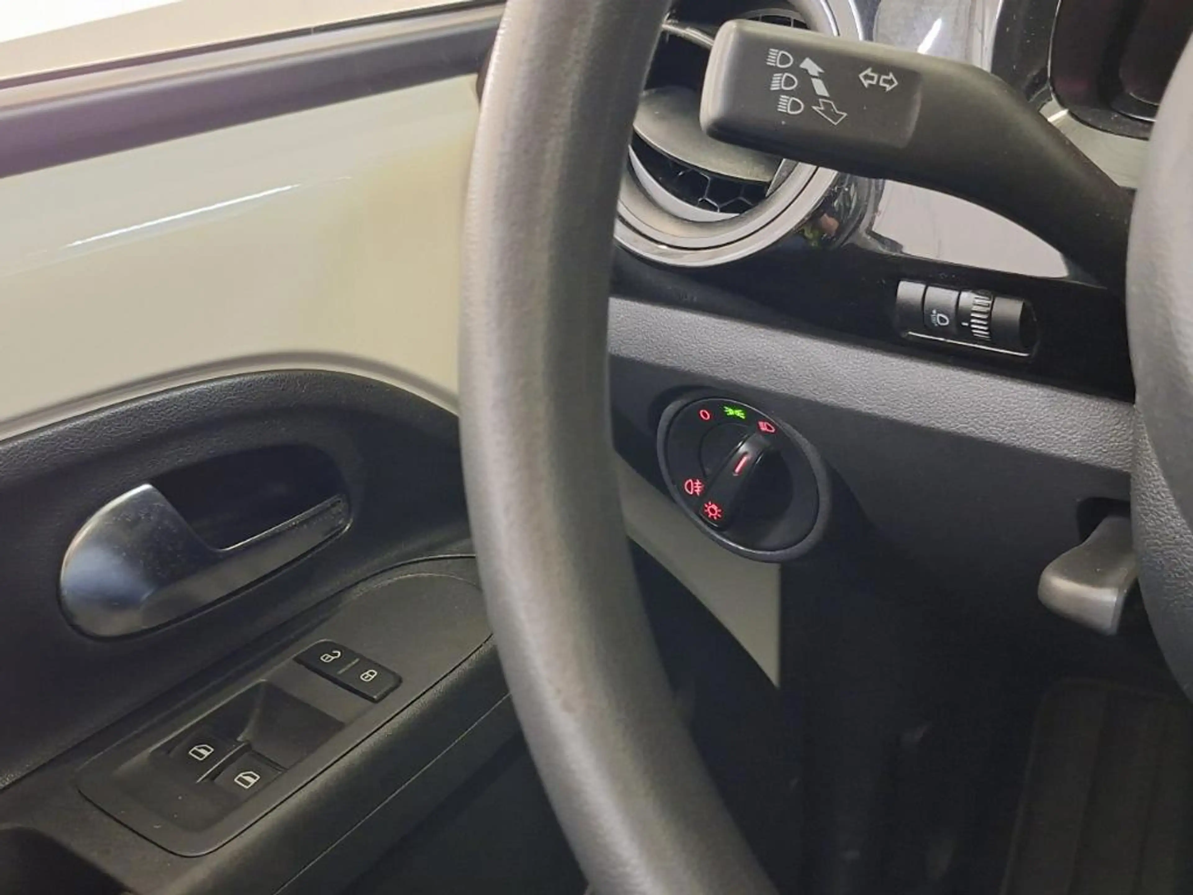 Volkswagen up! 1.0 move up! BlueMotion — photo 14