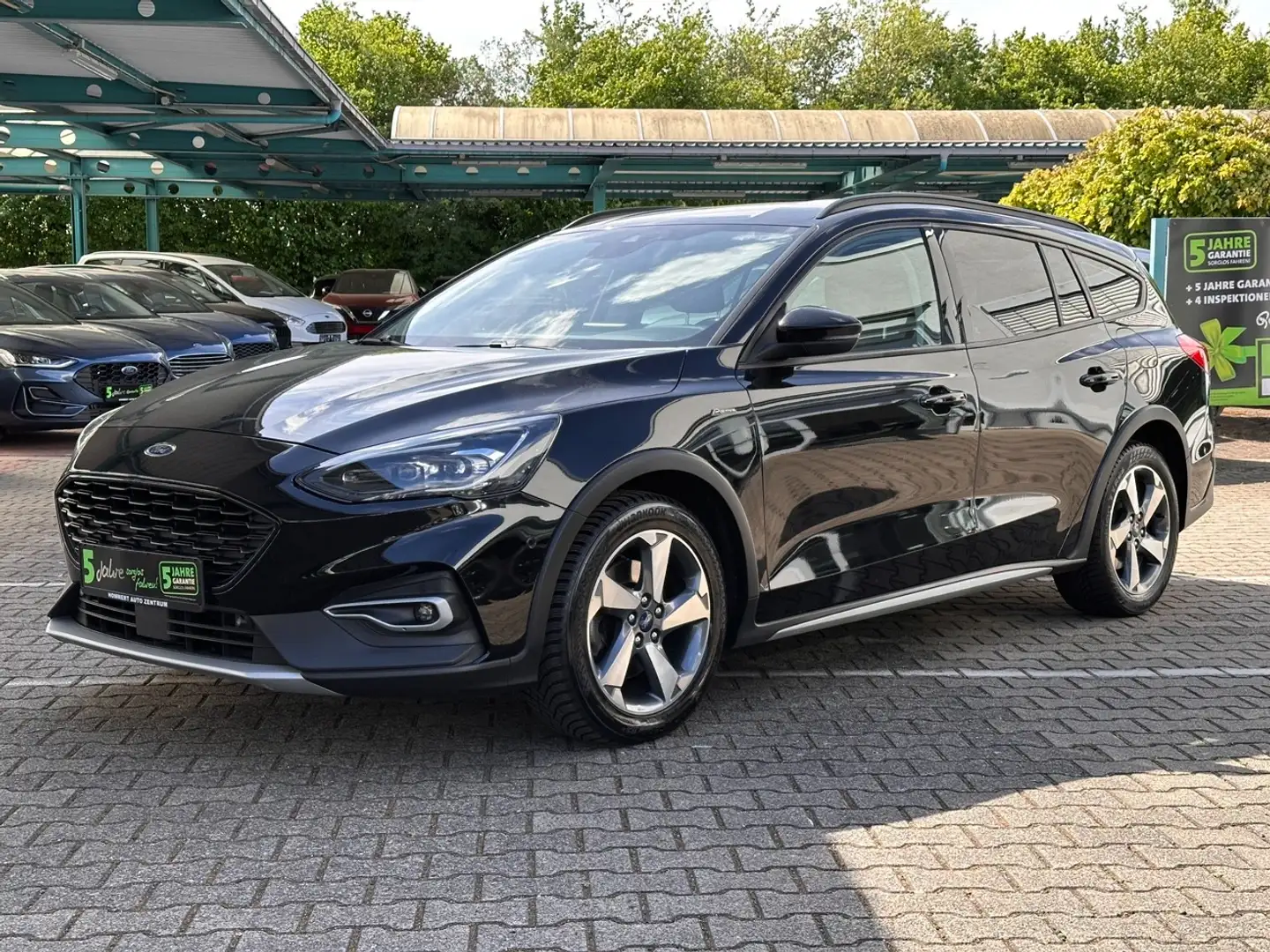 Ford Focus Turnier 1.0 EcoBoost Active *AHK*ACC*Navi* Schwarz - 2
