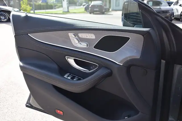 Mercedes-Benz CLS view 11