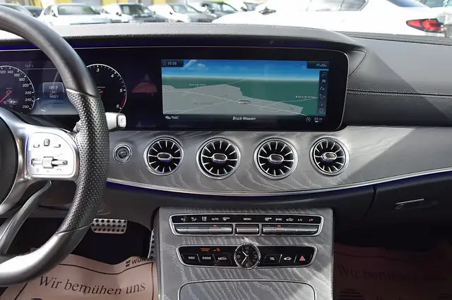 Mercedes-Benz CLS view 9