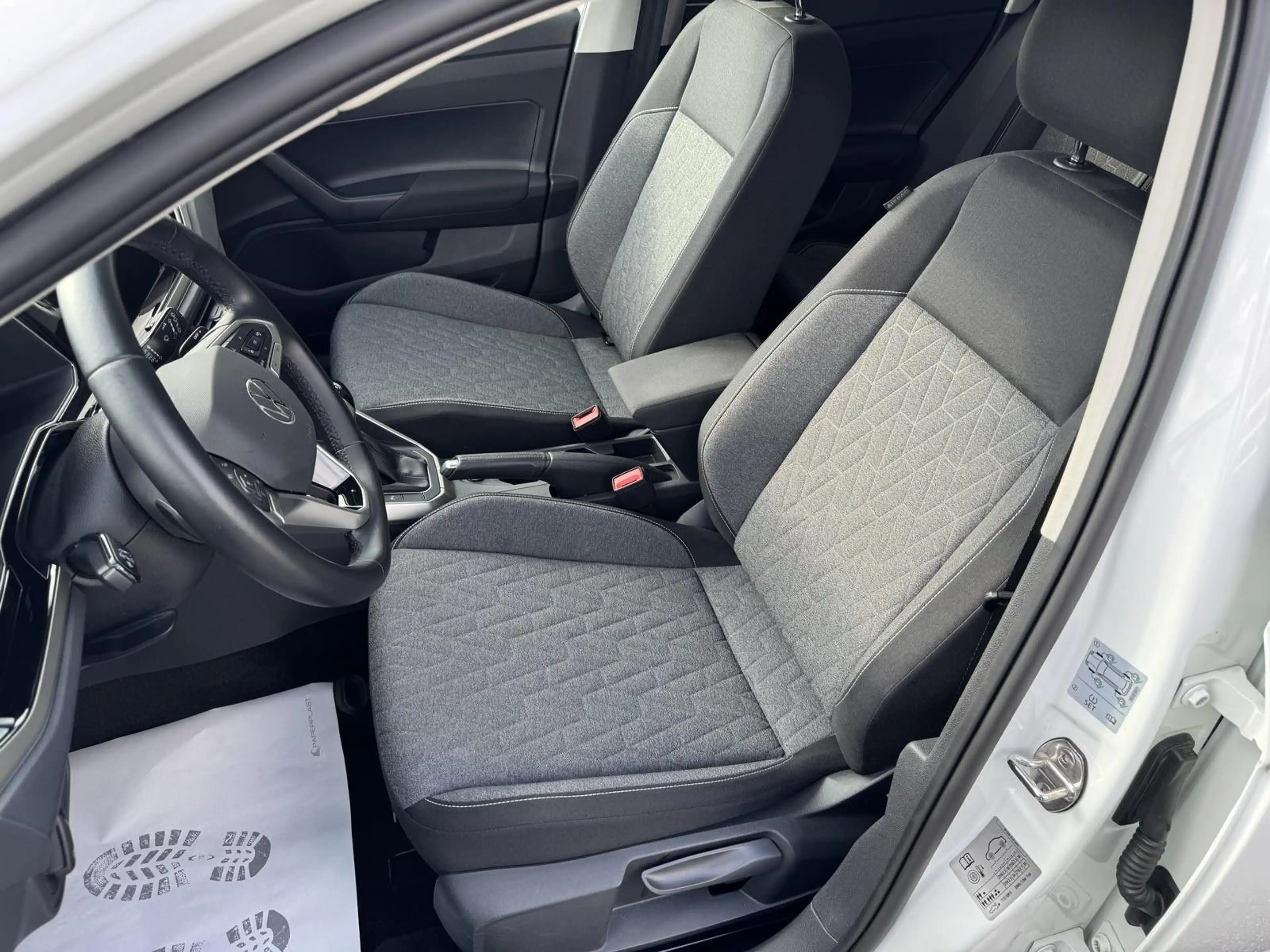 Volkswagen Polo VI 1.0 TSI Move DSG DAB ACC LED IQ Drive — photo 9