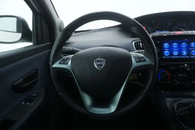 Lancia Ypsilon view 11
