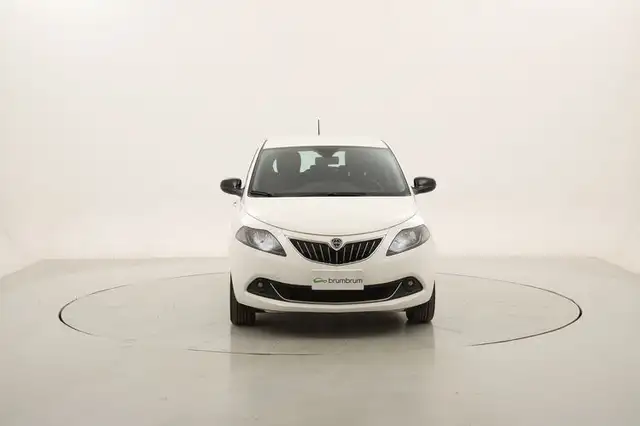 Lancia Ypsilon view 8