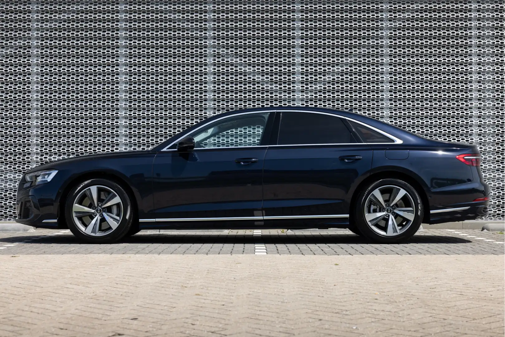 Audi A8 60 TFSI e 462pk quattro | Nieuw 172k | Panoramadak Blauw - 2