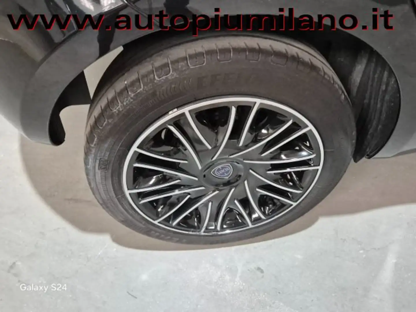 Lancia Ypsilon Ypsilon 1.0 firefly hybrid Gold s Schwarz - 2