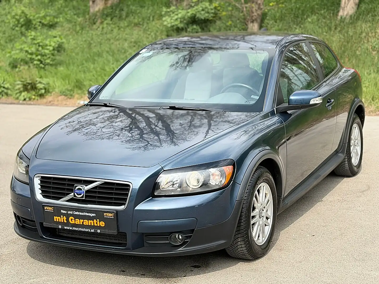 Volvo C30 1,6 D Momentum 1.Besitz Dr. Fahrzeug sehr viele... Schwarz - 1