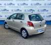Toyota Yaris Pequeño Manual de 5 Puertas Beige - thumbnail 4