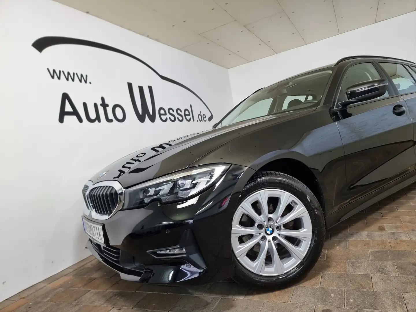 BMW 318 318dA LED ACC SHZ Live Cockpit Sportsitze Noir - 2