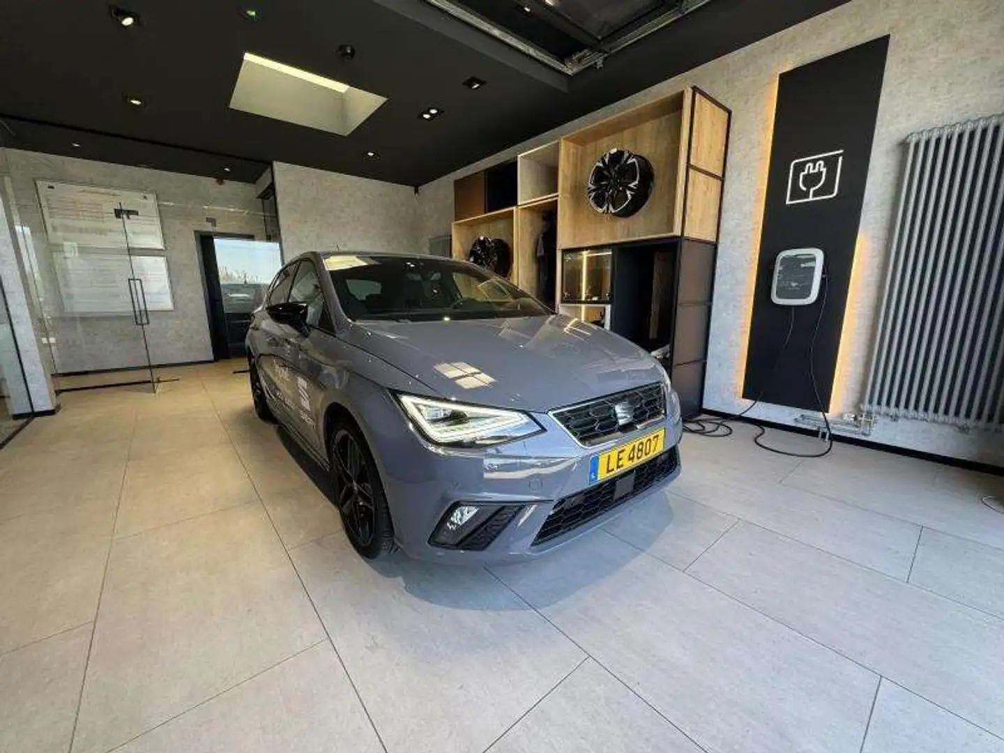 SEAT Ibiza FR BlackEdition Gris - 1