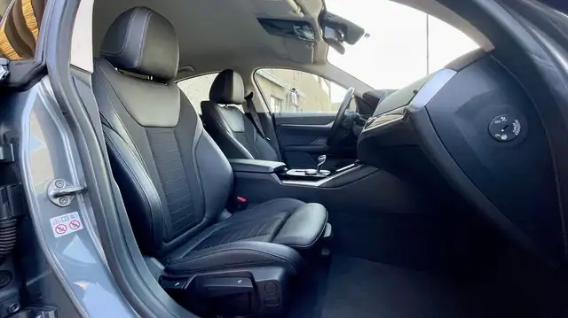 BMW 4 Series view 11
