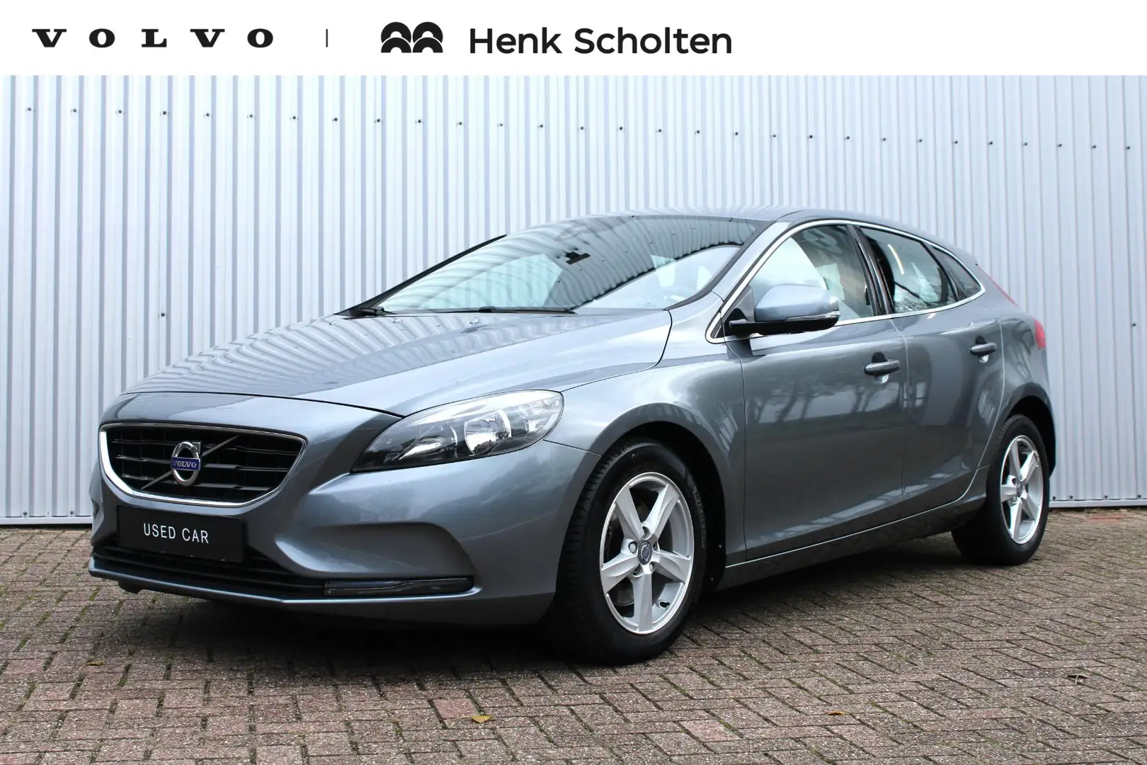 Volvo V40 T2 Momentum |Navigatie| Bluetooth| Climate Control Gris - 1