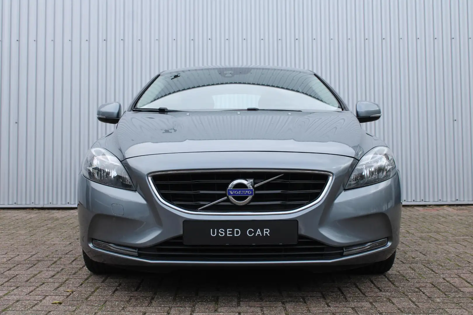 Volvo V40 T2 Momentum |Navigatie| Bluetooth| Climate Control Gris - 2