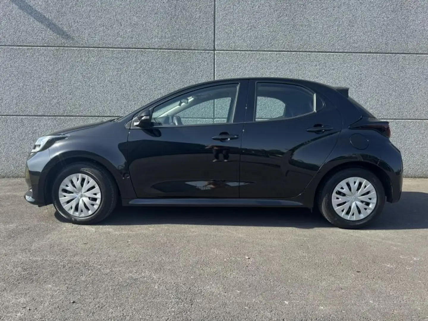Toyota Yaris 1.5 VVT-iE 6MT Dynamic Zwart - 2