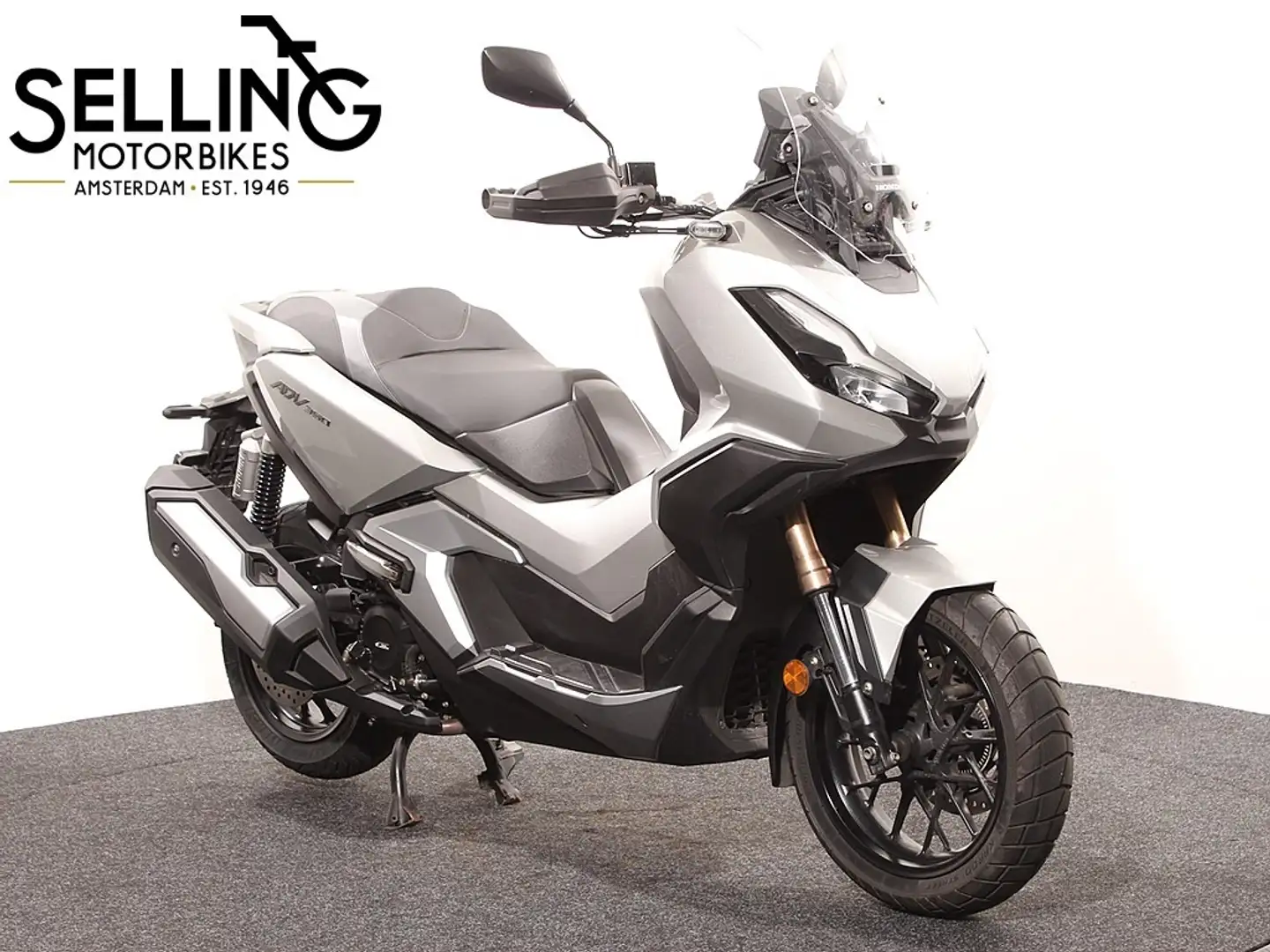 Honda ADV 350 Zwart - 2